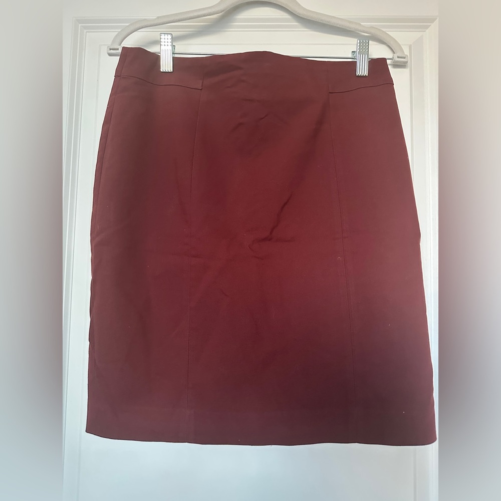 H&M women’s pencil skirt maroon US women’s size 10 ￼